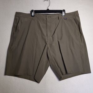 Patagonia hydro series  Men's gray Shorts size 40